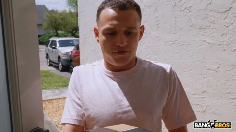 Vivian Taylor: Neighbor Gets Cock – Big Booty