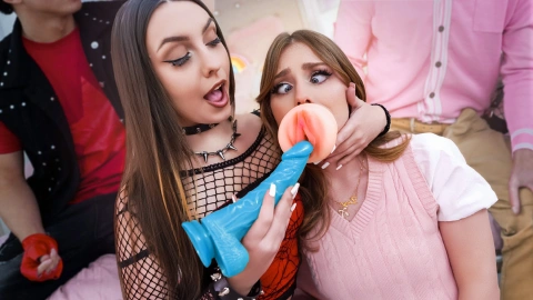 Cam Swap: Violet & Lucy – Mouth & Pocket Fun